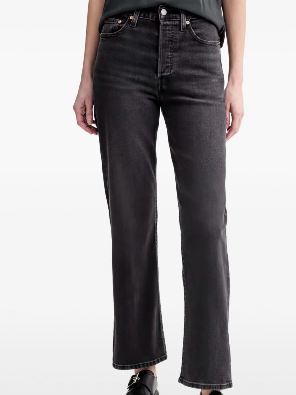 Levi’s Ribcage Straight Leg Jeans in Washed Black Size 28